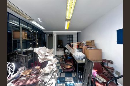 Casa à venda com 350m², 3 quartos e 3 vagasSalão Fundos