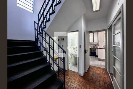Casa à venda com 350m², 3 quartos e 3 vagasEscadas