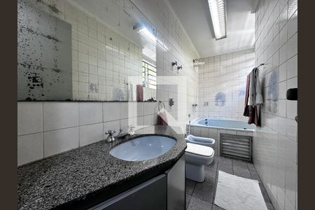Casa à venda com 350m², 3 quartos e 3 vagasBanheiro Suíte