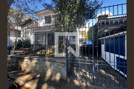 Casa à venda com 350m², 3 quartos e 3 vagasFachada