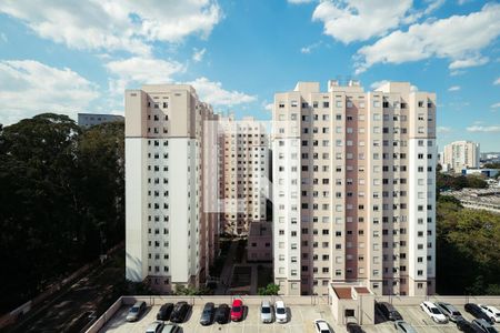 Sala vista de apartamento para alugar com 2 quartos, 40m² em Parque Bristol, São Paulo