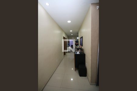 Corredor de casa para alugar com 3 quartos, 325m² em Brás de Pina, Rio de Janeiro