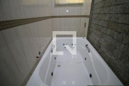 Casa para alugar com 325m², 3 quartos e 2 vagasBanheiro da Suíte 1
