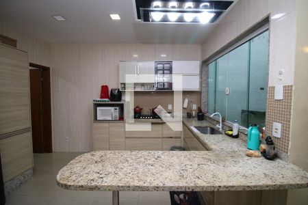 Casa para alugar com 325m², 3 quartos e 2 vagasCozinha