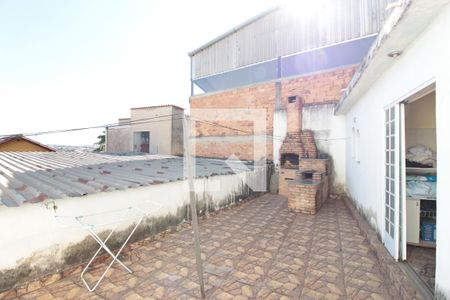 Quintal de casa à venda com 3 quartos, 150m² em Europa (venda Nova), Belo Horizonte