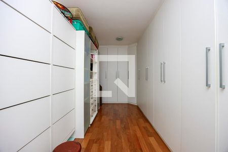 Apartamento à venda com 317m², 4 quartos e 4 vagas Apartamento à venda com 317m², 4 quartos e 4 vagasSuíte Principal - Closet