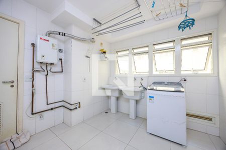 Apartamento à venda com 317m², 4 quartos e 4 vagas Apartamento à venda com 317m², 4 quartos e 4 vagasÁrea de Serviço