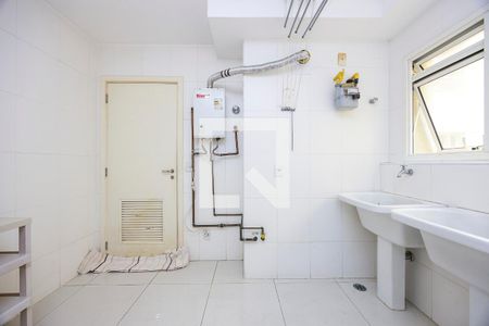 Apartamento à venda com 317m², 4 quartos e 4 vagas Apartamento à venda com 317m², 4 quartos e 4 vagasÁrea de Serviço