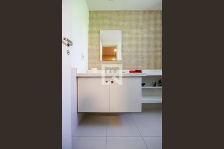 Apartamento à venda com 317m², 4 quartos e 4 vagas Apartamento à venda com 317m², 4 quartos e 4 vagasSuíte 2 - Banheiro