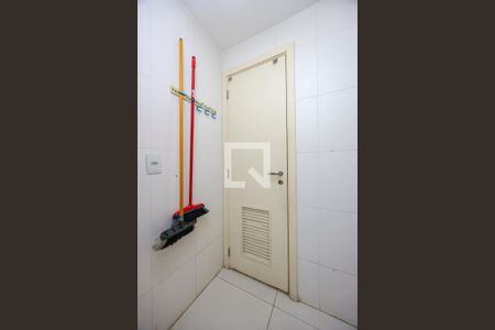 Apartamento à venda com 317m², 4 quartos e 4 vagas Apartamento à venda com 317m², 4 quartos e 4 vagasÁrea de Serviço