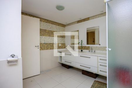 Apartamento à venda com 317m², 4 quartos e 4 vagas Apartamento à venda com 317m², 4 quartos e 4 vagasSuíte Principal - Banheiro