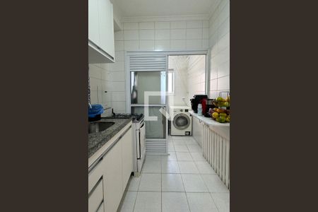 Cozinha de apartamento à venda com 3 quartos, 72m² em Jardim Tupanci, Barueri