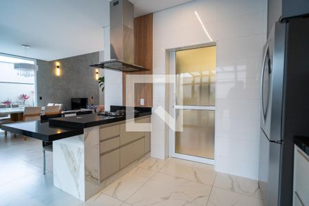 Casa para alugar com 300m², 3 quartos e 4 vagas Casa para alugar com 300m², 3 quartos e 4 vagasCozinha