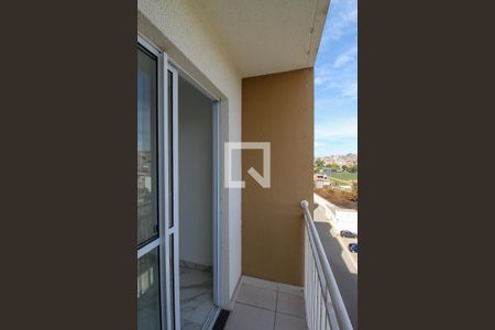 Sala / Varanda de apartamento para alugar com 2 quartos, 45m² em Vila Monte Belo, Itaquaquecetuba