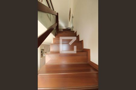 Apartamento à venda com 120m², 2 quartos e 2 vagasEscada