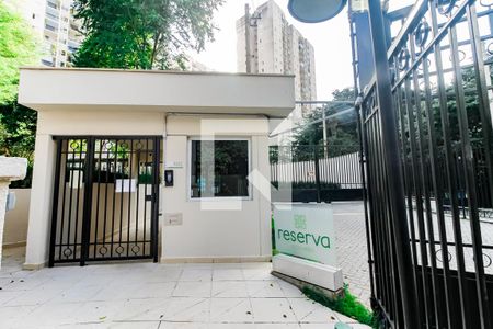 Apartamento à venda com 65m², 2 quartos e 1 vagaFachada e portaria