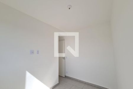 Quarto 2 de apartamento para alugar com 2 quartos, 41m² em Vila Fátima, São Paulo