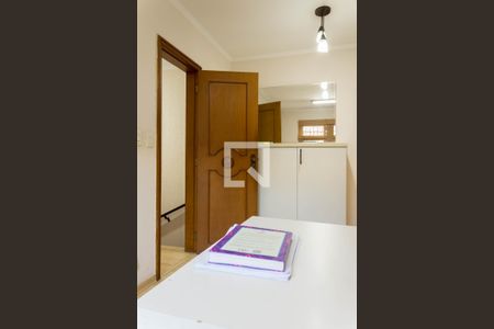 Casa à venda com 272m², 4 quartos e 2 vagas Casa à venda com 272m², 4 quartos e 2 vagasEscritório