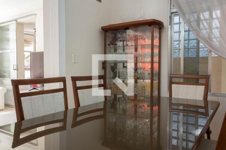 Casa à venda com 272m², 4 quartos e 2 vagas Casa à venda com 272m², 4 quartos e 2 vagasSala de Jantar