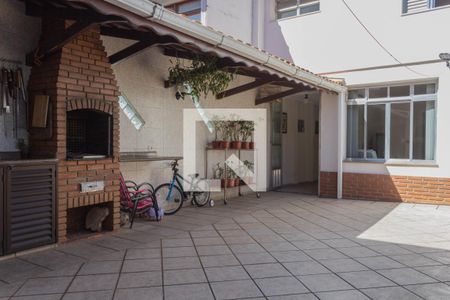 Casa à venda com 272m², 4 quartos e 2 vagas Casa à venda com 272m², 4 quartos e 2 vagasÁrea de Serviço e área comum