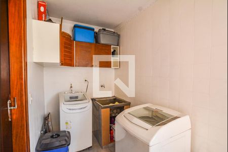 Casa à venda com 308m², 3 quartos e 6 vagasÁrea de Serviço