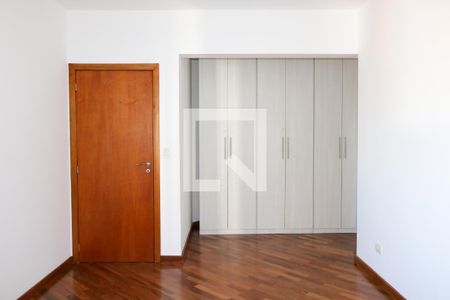 Apartamento à venda com 130m², 3 quartos e 2 vagasSuíte 1