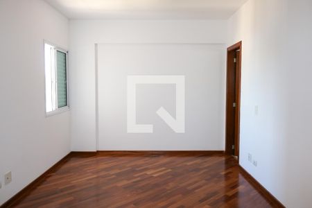 Apartamento à venda com 130m², 3 quartos e 2 vagas Apartamento à venda com 130m², 3 quartos e 2 vagasSuíte