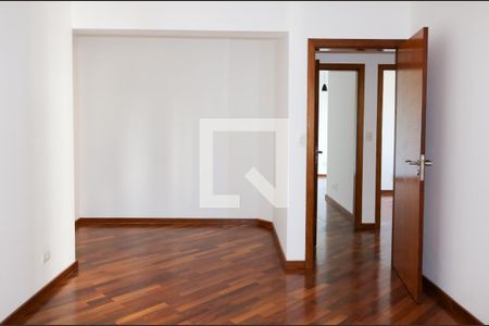 Apartamento à venda com 130m², 3 quartos e 2 vagas Apartamento à venda com 130m², 3 quartos e 2 vagasSuíte