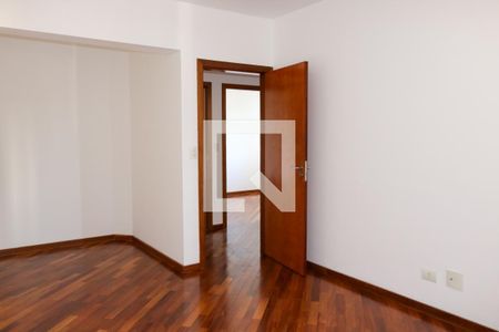 Apartamento à venda com 130m², 3 quartos e 2 vagas Apartamento à venda com 130m², 3 quartos e 2 vagasSuíte