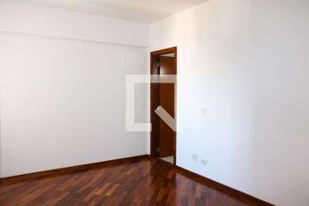 Apartamento à venda com 130m², 3 quartos e 2 vagas Apartamento à venda com 130m², 3 quartos e 2 vagasSuíte