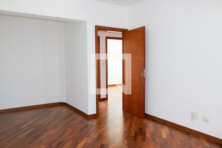 Apartamento à venda com 130m², 3 quartos e 2 vagasSuíte 1