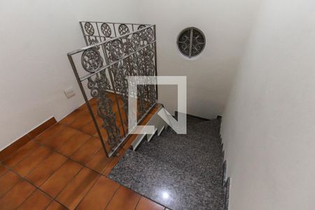 Casa para alugar com 281m², 4 quartos e 6 vagas Casa para alugar com 281m², 4 quartos e 6 vagasEscada