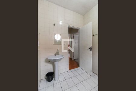 Casa para alugar com 281m², 4 quartos e 6 vagas Casa para alugar com 281m², 4 quartos e 6 vagasBanheiro Social