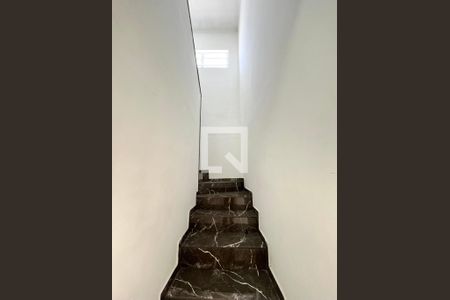 Escada de casa para alugar com 2 quartos, 110m² em Vila Campestre, São Paulo