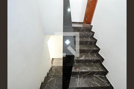 Escada de casa para alugar com 2 quartos, 110m² em Vila Campestre, São Paulo