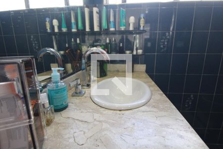 Casa à venda com 185m², 3 quartos e 2 vagasPia banheiro comum
