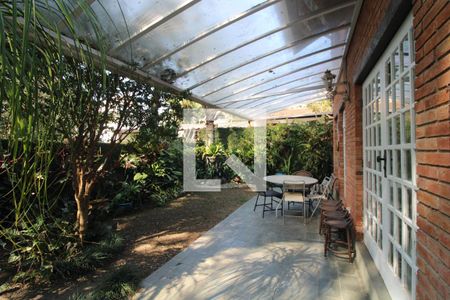 Casa à venda com 185m², 3 quartos e 2 vagasQuintal fundos da casa