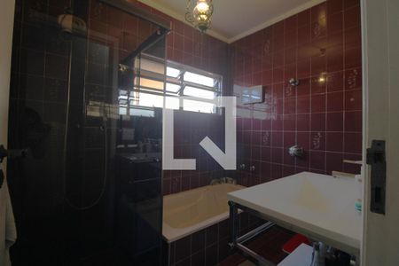 Casa à venda com 185m², 3 quartos e 2 vagasBanheiro da suíte