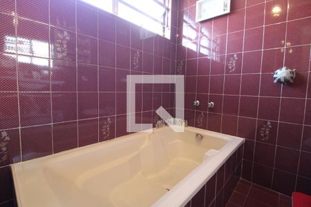 Casa à venda com 185m², 3 quartos e 2 vagasBanheira da suíte