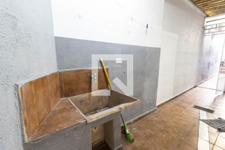 Casa à venda com 59m², 2 quartos e 1 vagaÁrea de serviço