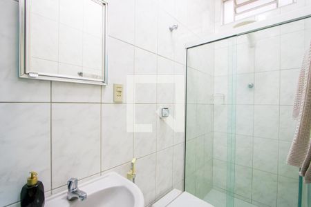 Casa à venda com 185m², 2 quartos e 2 vagasBanheiro do quarto 1