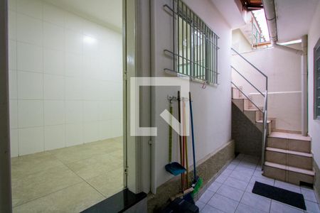 Casa à venda com 185m², 2 quartos e 2 vagasCorredor - Externo