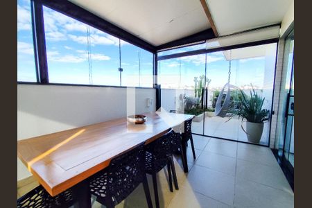 Apartamento à venda com 156m², 2 quartos e 2 vagas Apartamento à venda com 156m², 2 quartos e 2 vagasVaranda