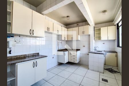 Apartamento à venda com 190m², 4 quartos e 2 vagasCozinha
