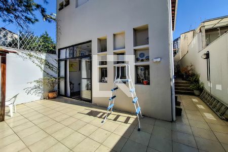 Casa à venda com 240m², 3 quartos e 3 vagasquintal