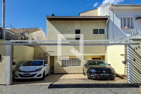 Casa à venda com 240m², 3 quartos e 3 vagasFachada