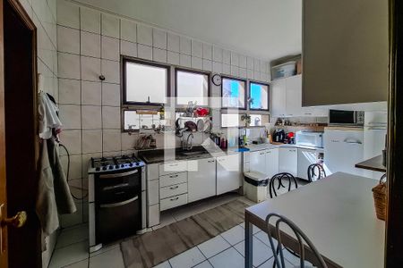 Casa à venda com 240m², 3 quartos e 3 vagascozinha