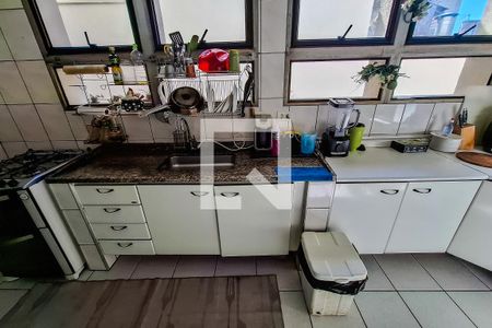 Casa à venda com 240m², 3 quartos e 3 vagascozinha