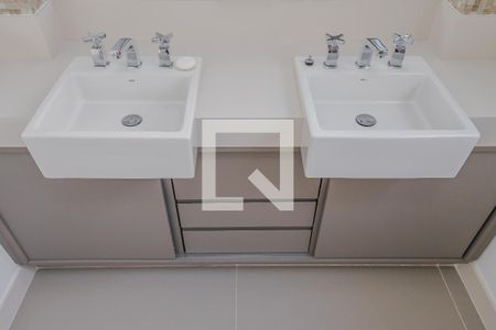 Apartamento à venda com 120m², 2 quartos e 2 vagasBanheiro da Suíte