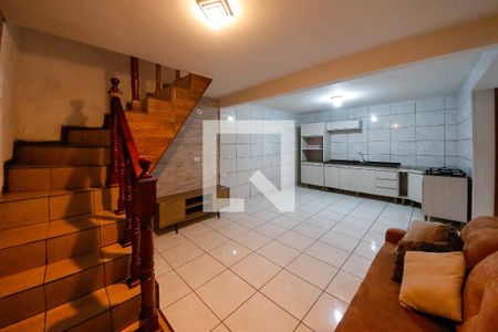 Sala/Cozinha de casa para alugar com 2 quartos, 80m² em Parque dos Bancarios, São Paulo
